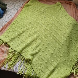 Chico's Vibrant Green, Fringed Poncho. Silky Soft Yarn Gives Is SWING!💚💚